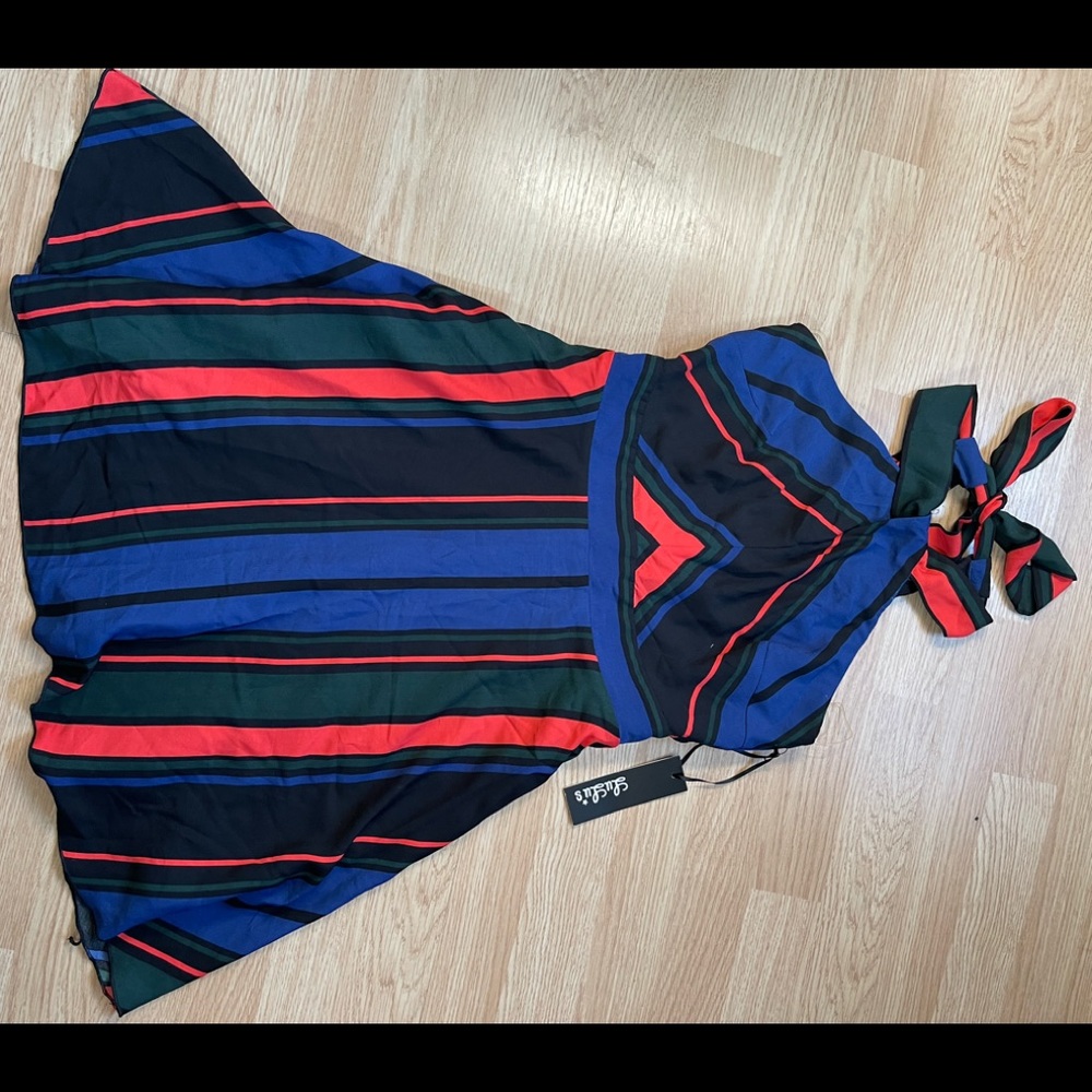 Lulu’s NWT dress size Small sleeveless tie neck